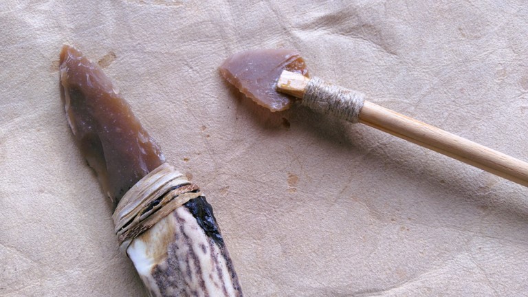 couteau en silex outil primitif en silex